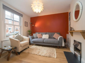 Pass the Keys Colourful homely 2 bed terrace